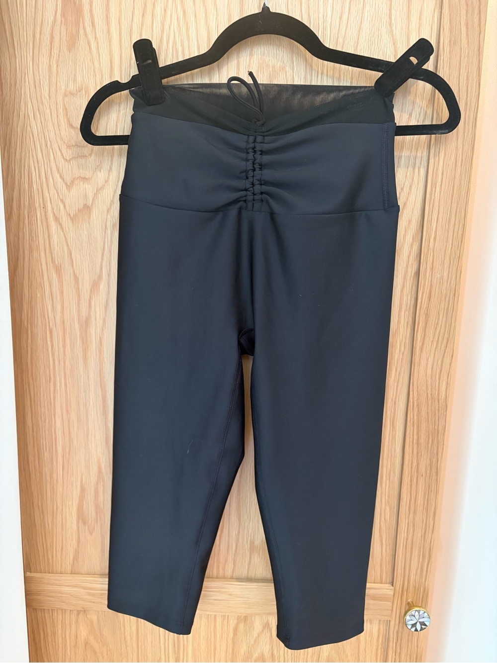 ALO Yoga Black Capri Leggings with Ruched Waist SOLD OUT size/color combination